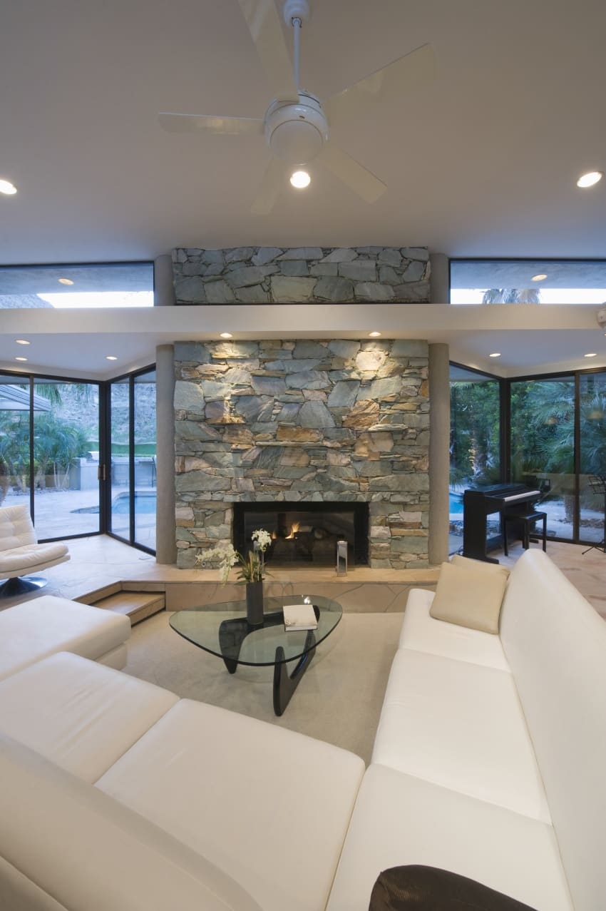 simplistic and bright livingroom