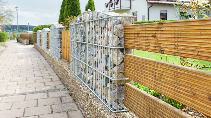 Garden fence with gabions