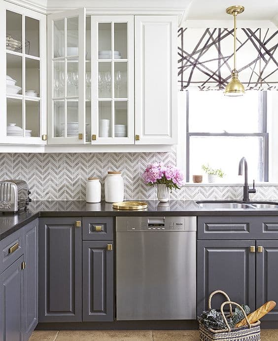 contrasting colors in kitchen cabinets