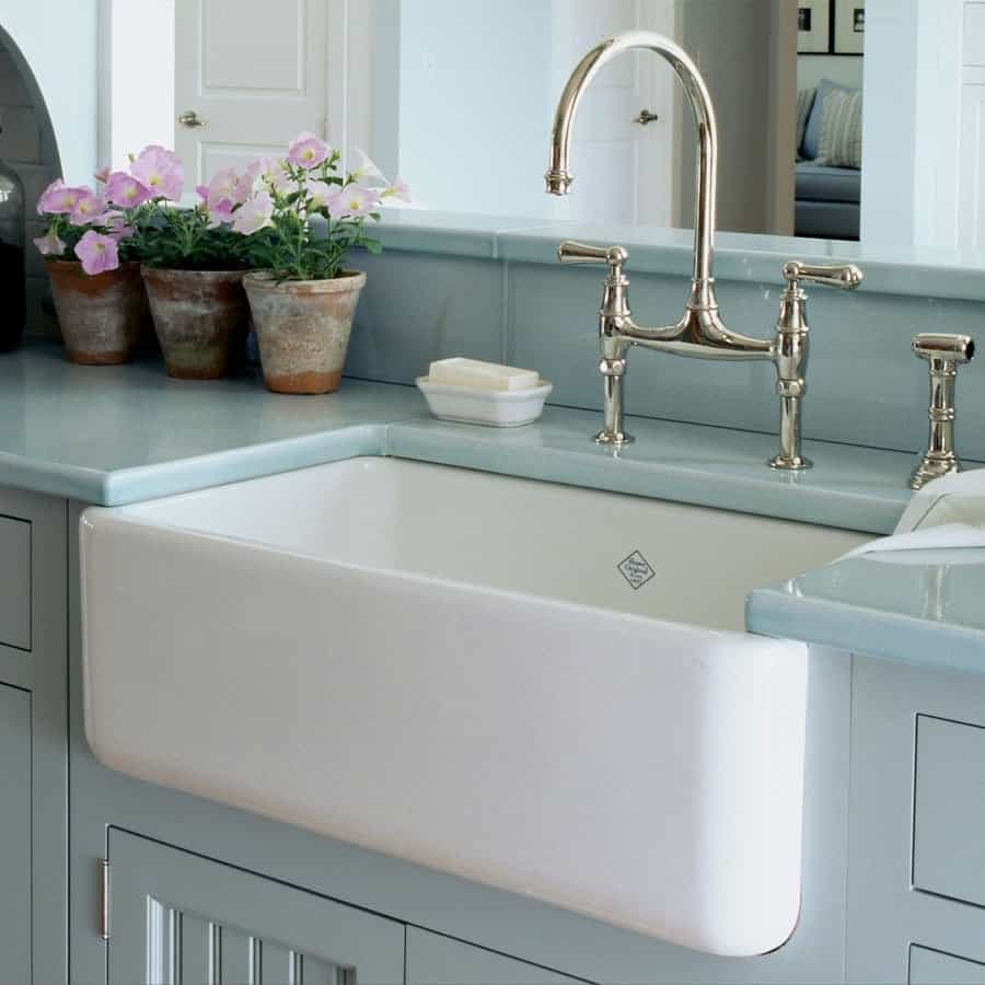white porcelain sink