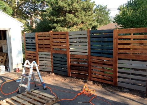 wooden pallet fence
